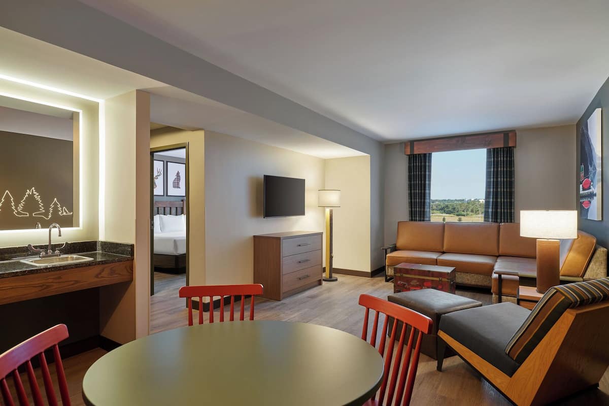 Great Wolf Geyser Suite