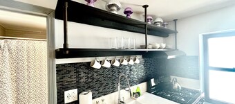 Disco House - Comfortable Beds - Steps to Highline