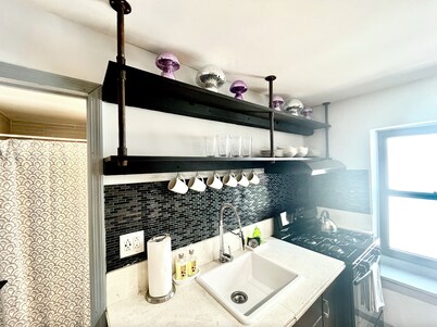 Disco House - Comfortable Beds - Steps to Highline