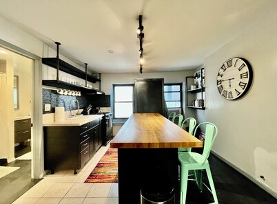 Disco House - Comfortable Beds - Steps to Highline