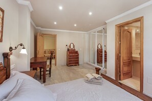 6 chambres, fer et planche à repasser, lit parapluie, Wi-Fi gratuit