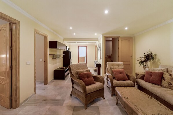 Télévision, cheminée