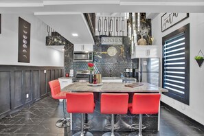 Fridge, microwave, oven, stovetop - Heated Pool, Spa & Backyard Games!  (Clearwater)