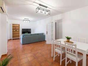 Casa, 4 habitaciones, Terraza | Interior