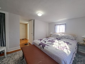 3 bedrooms, travel crib, bed sheets