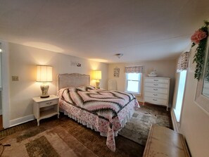 3 chambres, lit de bébé portatif, literie fournie