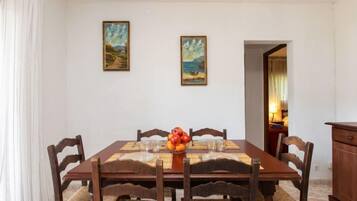 House, 3 Bedrooms | Dining