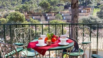 Casa, 3 habitaciones | Restaurante al aire libre