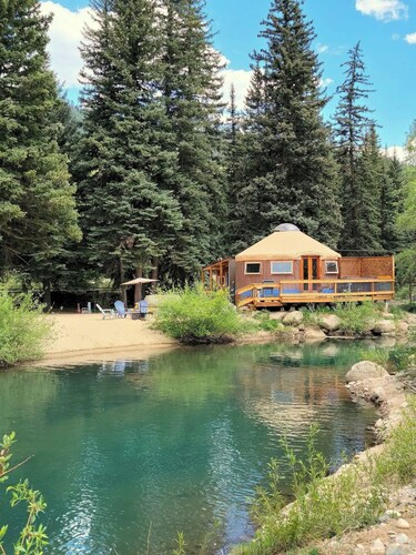 Charming cabin in lovely Vallecito with WiFi access