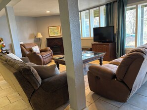 Smart-TV, fotballspill og bøker