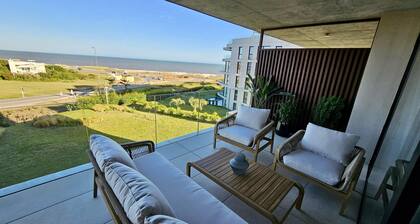 Waterfront apartment, full amenities and 24 hours security.