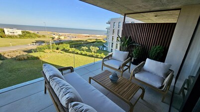 Waterfront apartment, full amenities and 24 hours security.