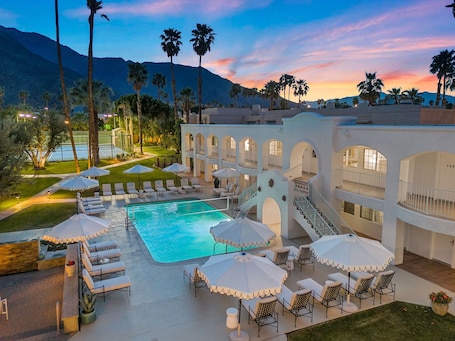 2 outdoor pools, pool umbrellas, sun loungers