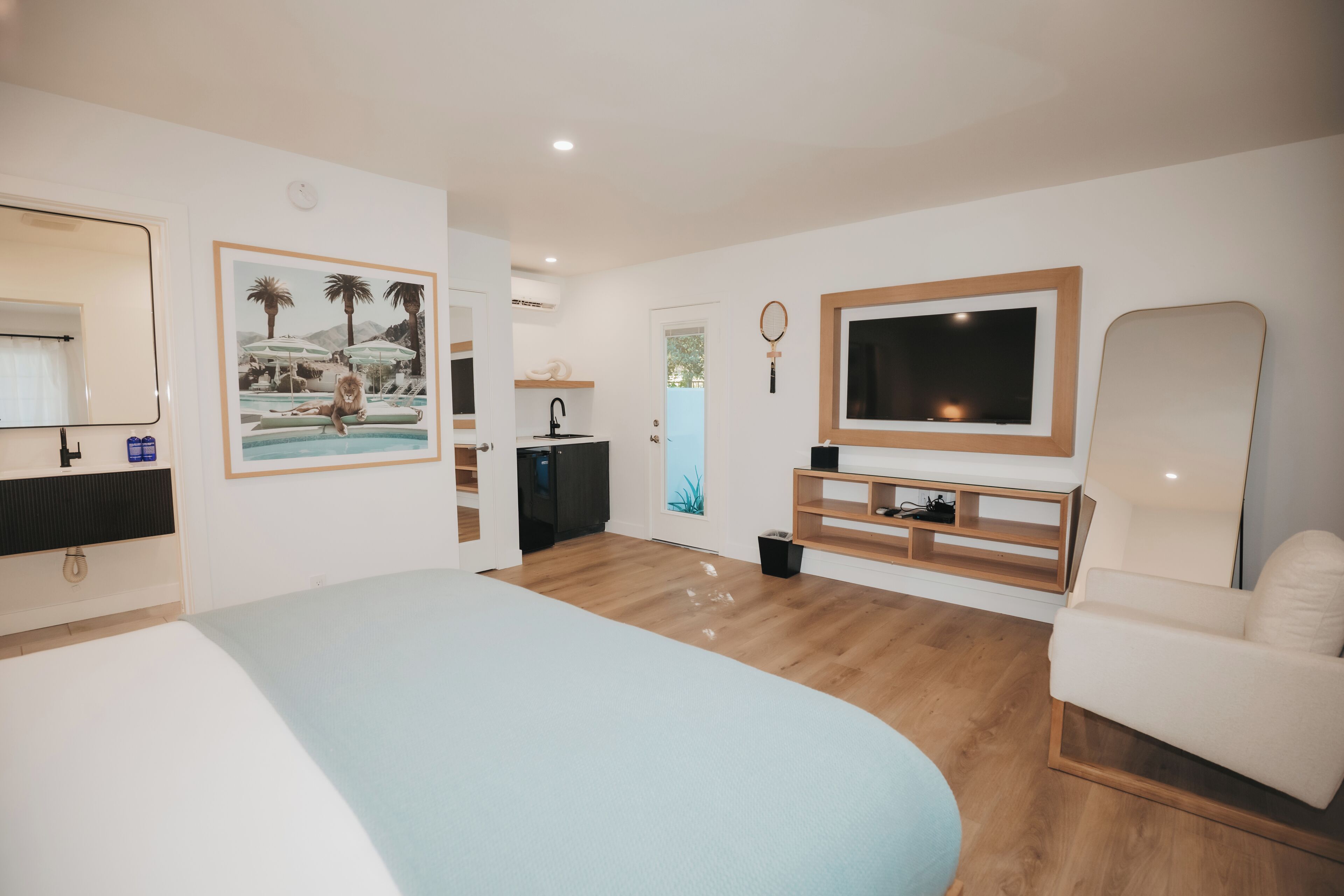 Matelas mémoire de forme, ameublement personnalisé, Wi-Fi gratuit