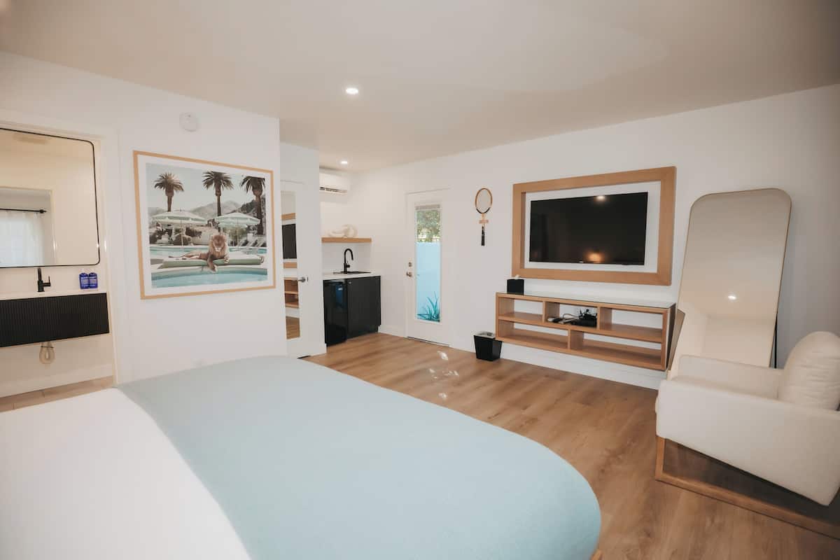 Superior Bungalow, 1 King Bed | 1 bedroom, memory foam beds, individually furnished, free WiFi