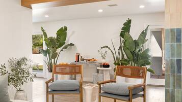 Free daily continental breakfast