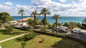 Unclassified image, 5 of 12, button - Global Gregal - By Global Rental Holidays 6494 (Mont-roig del Camp)