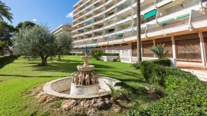 Unclassified image, 2 of 12, button - Global Gregal - By Global Rental Holidays 6494 (Mont-roig del Camp)