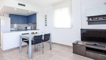 House, 4 Bedrooms, Terrace | Private kitchen