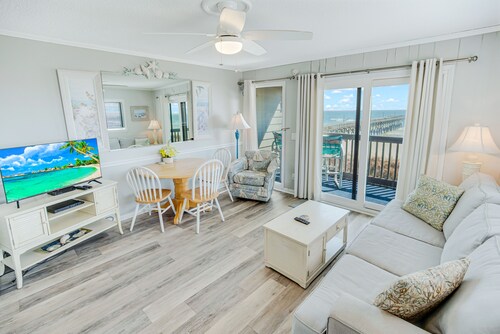 Cozy Oceanfront Condo Cherry Grove