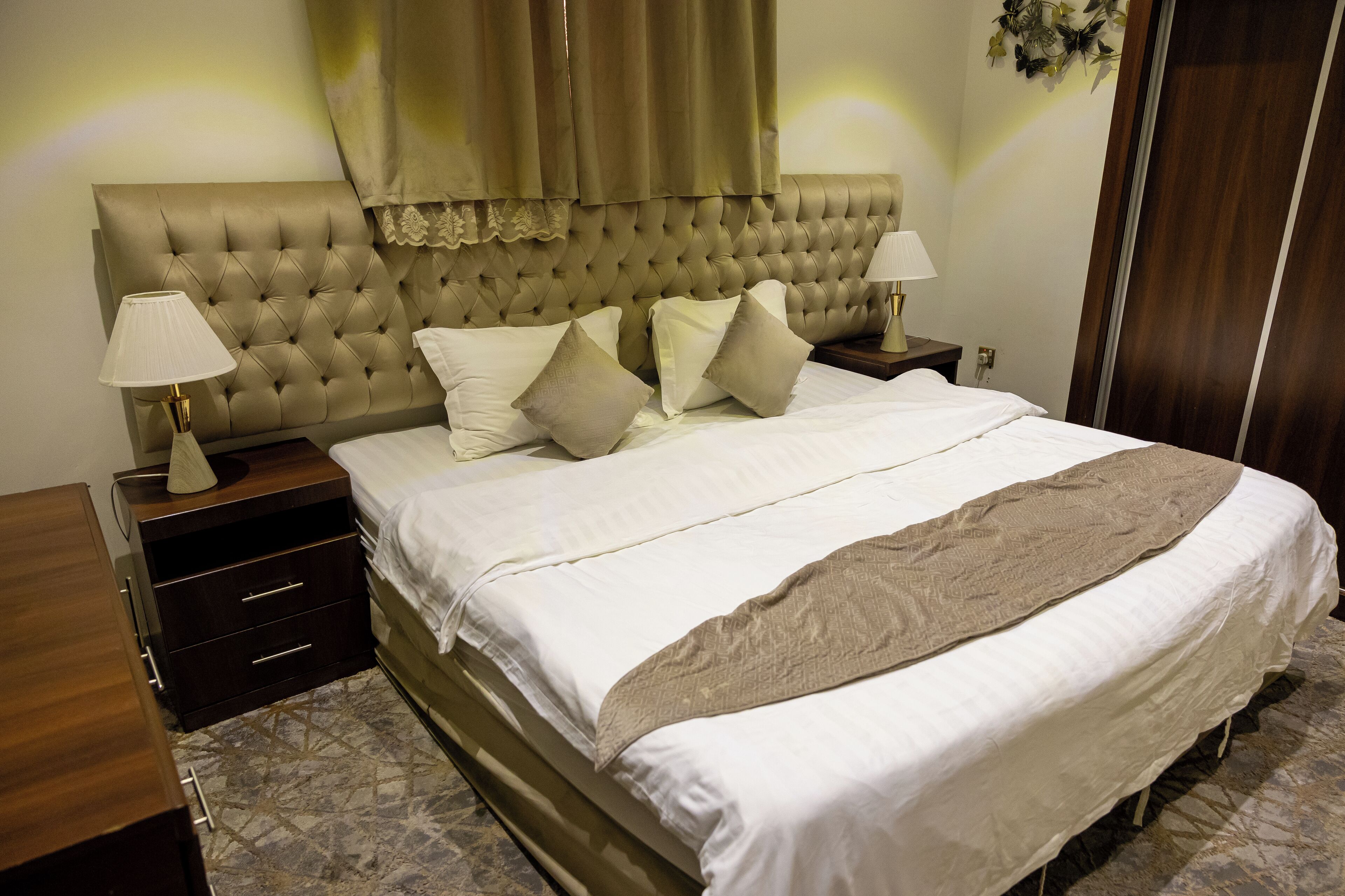 Blackout drapes, soundproofing, free WiFi