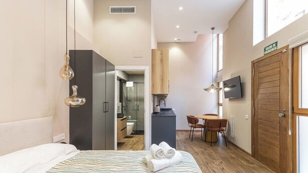 1 habitación, tabla de planchar con plancha, wifi y ropa de cama 