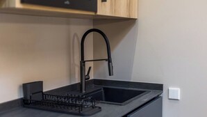 Cafetera/tetera, refrigerador, microondas, horno