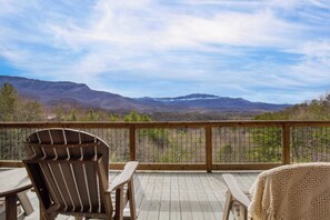 House (6 Bedrooms) | Interior