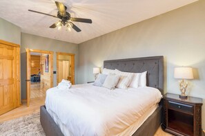 House (6 Bedrooms) | Interior