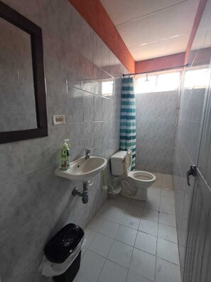 Shower, eco-friendly toiletries, towels, soap - Le Reve Cartagena, Your Apartment (Bolívar)