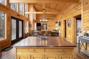 Interior - Cozy Family Cabin Between Gatlinburg & Pigeon Forge (Sevierville)