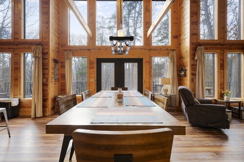 Cozy Family Cabin Between Gatlinburg & Pigeon Forge