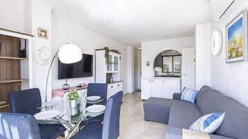 House, 2 Bedrooms, Terrace | Living area