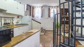 Rumah, 4 kamar tidur, teras | Interior