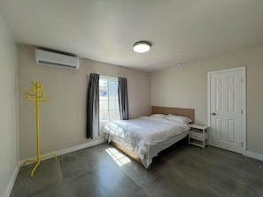2 bedrooms, iron/ironing board, WiFi