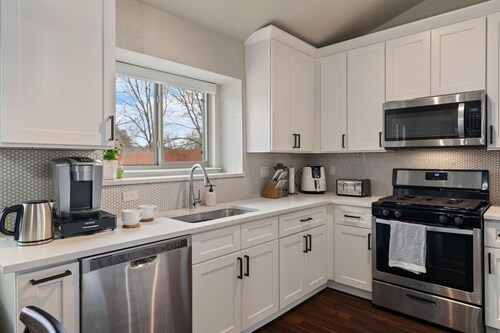 Pool, Games, King Suite - 3BR Epic Chill Stay