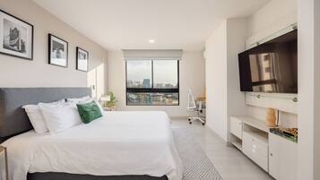 2 slaapkamers, een kluis op de kamer, een bureau