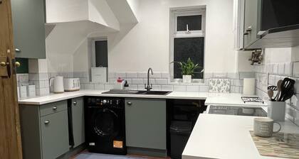 Colourful and fun 1930s house with 2025 comfort. Lots of space for families!