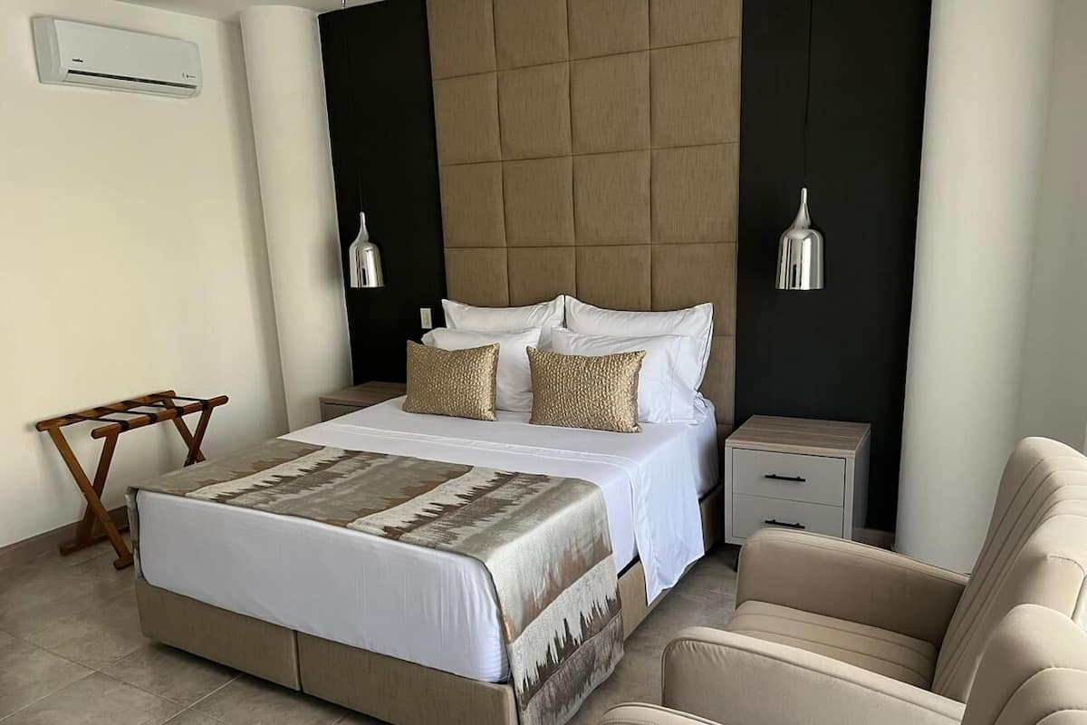 Doppia Deluxe, vista città | Postazione laptop, ferro/asse da stiro, Wi-Fi gratuito