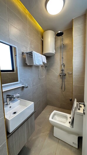 淋浴設備、提供毛巾、番梘、廁紙