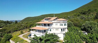 萊夫卡達埃萊夫塞里翁舒適生活飯店