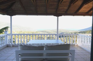 Deluxe Triple  Sea View | Βεράντα/αίθριο