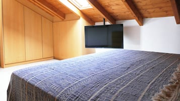 Superior Loft, Sea View | In-room safe, iron/ironing board, travel crib, free WiFi