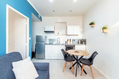 Lovely T2 apartment in a residence with air conditioning.