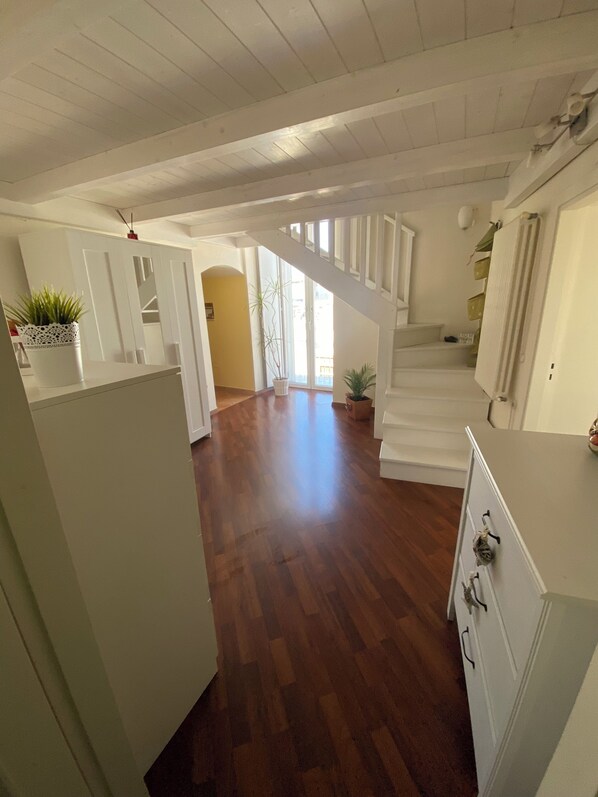 Interior - Entire central apartment with fireplace (Putignano)