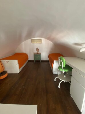 2 chambres, fer et planche à repasser, Wi-Fi, literie fournie