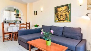 Unclassified image, 2 of 12, button - Global Euromar - By Global Rental Holidays 6604 (Torremolinos)