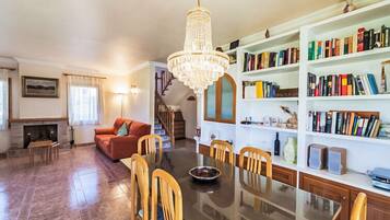 House, Multiple Bedrooms, Terrace | Interior