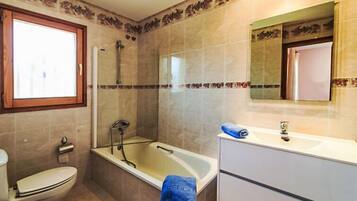 House, Multiple Bedrooms, Terrace | Bathroom