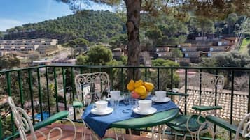 Casa, 3 habitaciones | Restaurante al aire libre